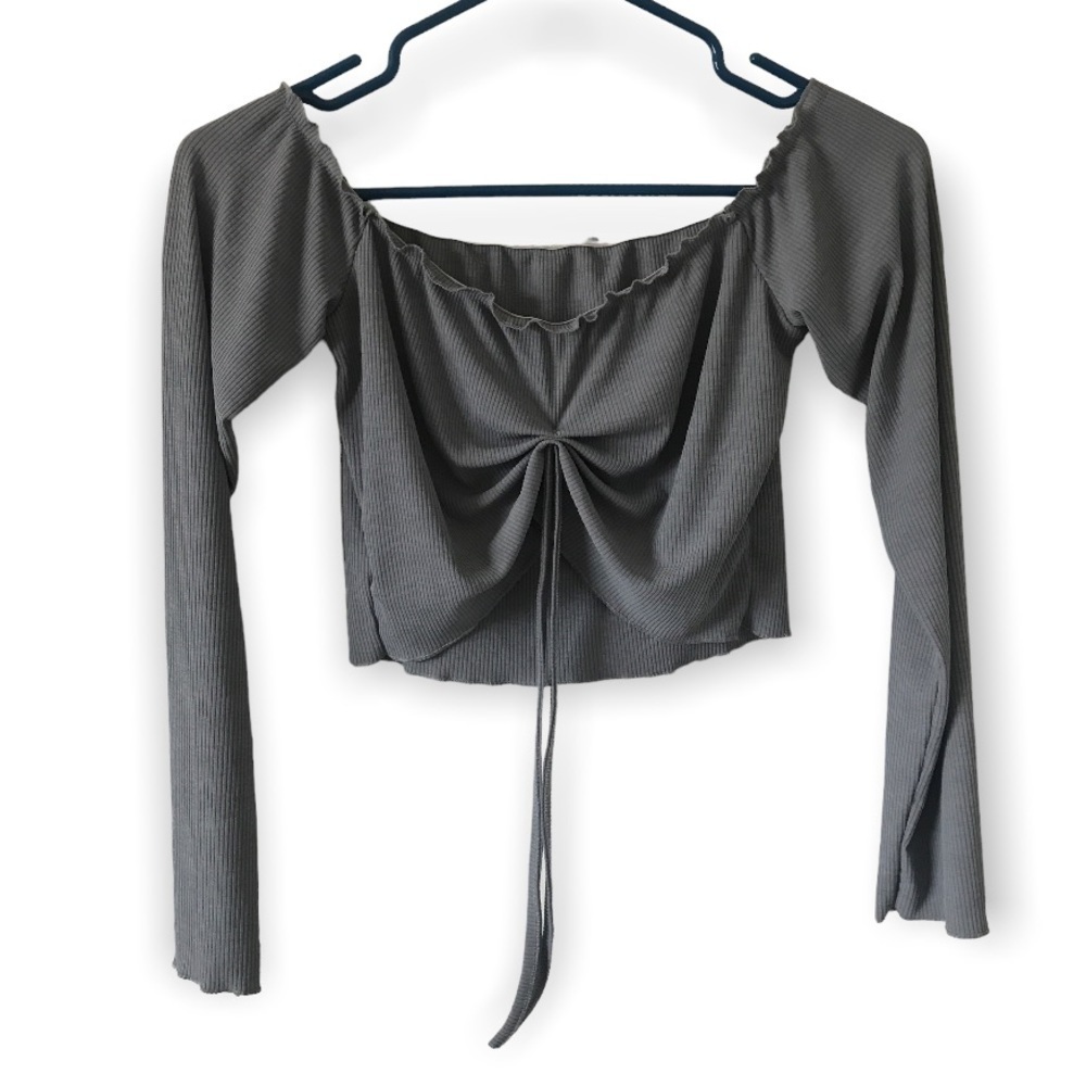 3/$15 gray long sleeve crop top